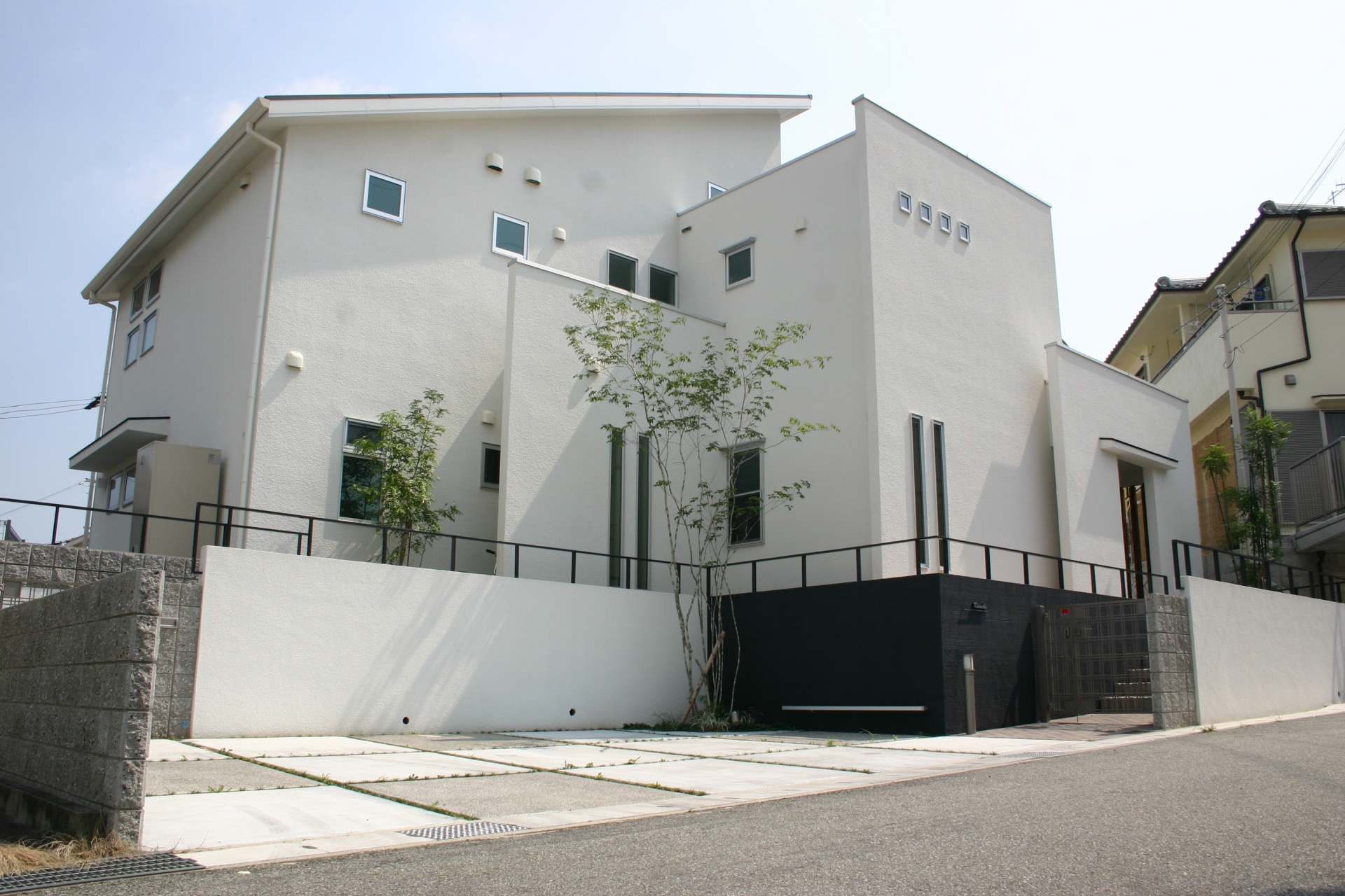 白と黒のコンビネーション　神戸市Ｋ様邸