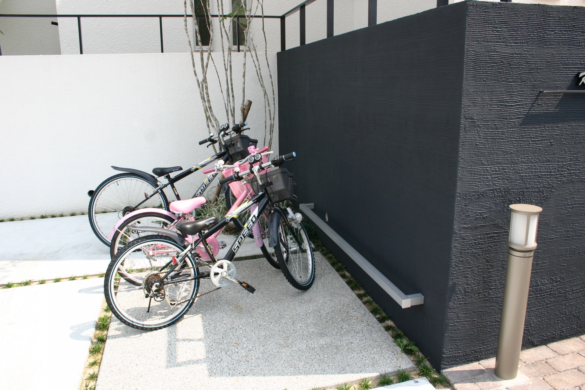 神戸市エクステリアポイント　防犯に有効な自転車スペース