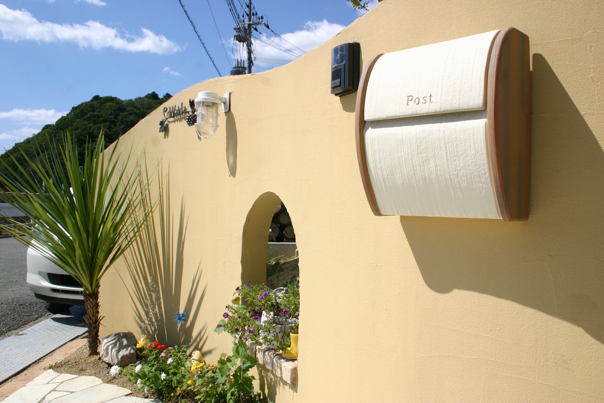 ディーズガーデンシフォンのおしゃれなポストデザインエクステリア