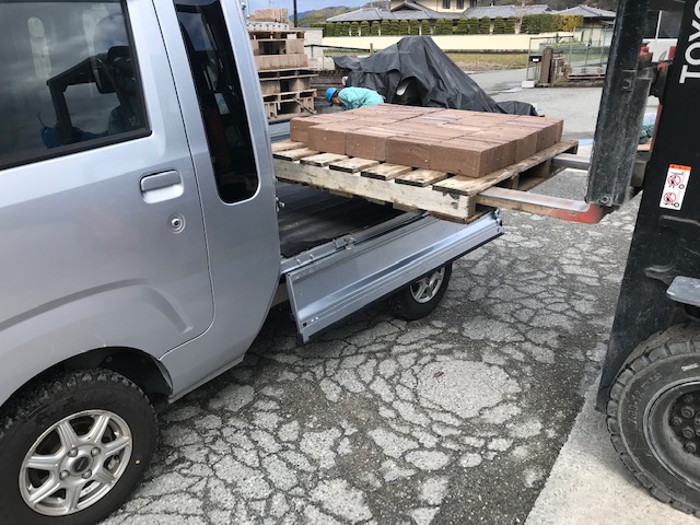 サブの軽トラ号　ガンガン積みます
