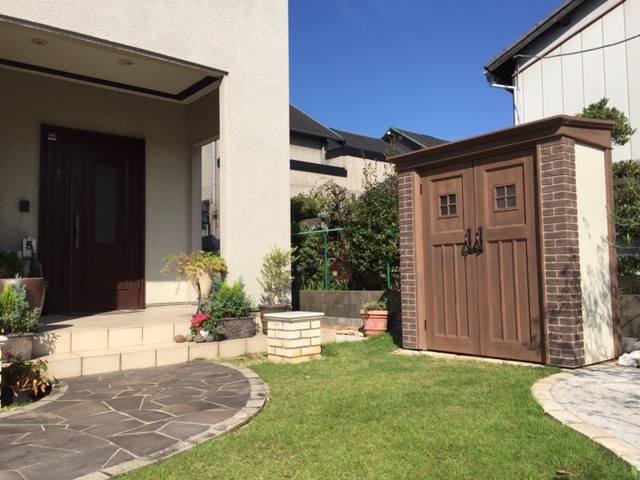 玄関前にも飾れるデザイン物置カンナ2