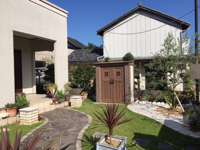 玄関前にも飾れるデザイン物置カンナ3