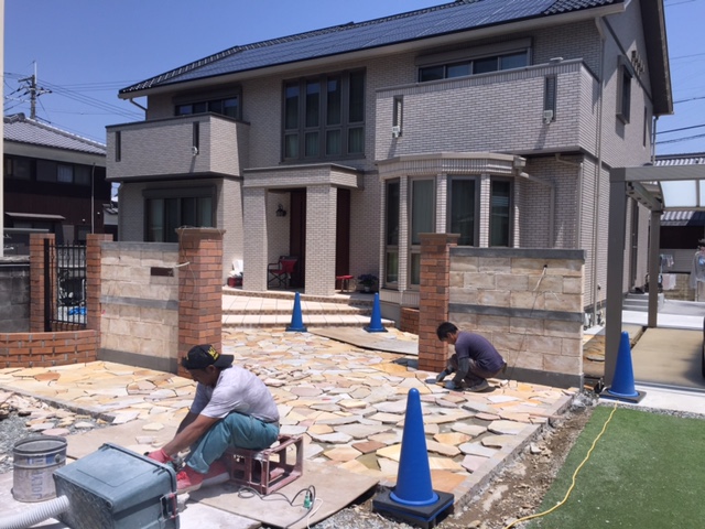 姫路市A様邸自然石乱張り工事1