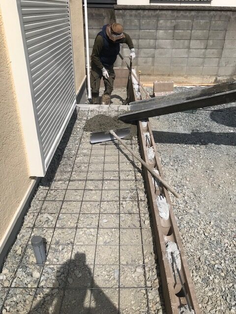 タイルテラス工事　下地コンクリート