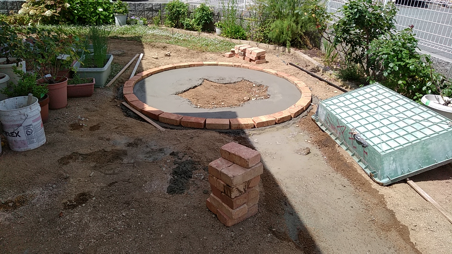 姫路お庭リセット　お庭のリノベーション　レンガサークルで一度お庭をリセット ＯＢ様お庭工事例