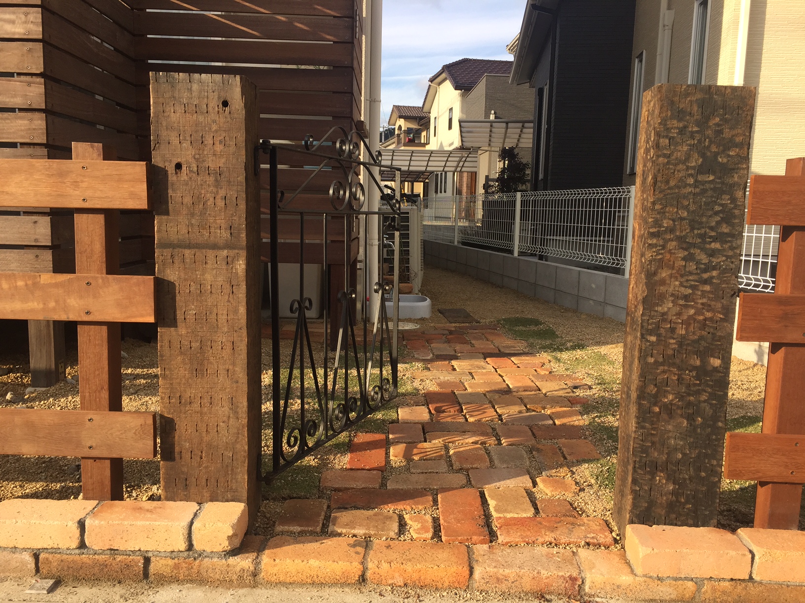 枕木とアンティークレンガのナチュラルなお庭　姫路市O様邸4