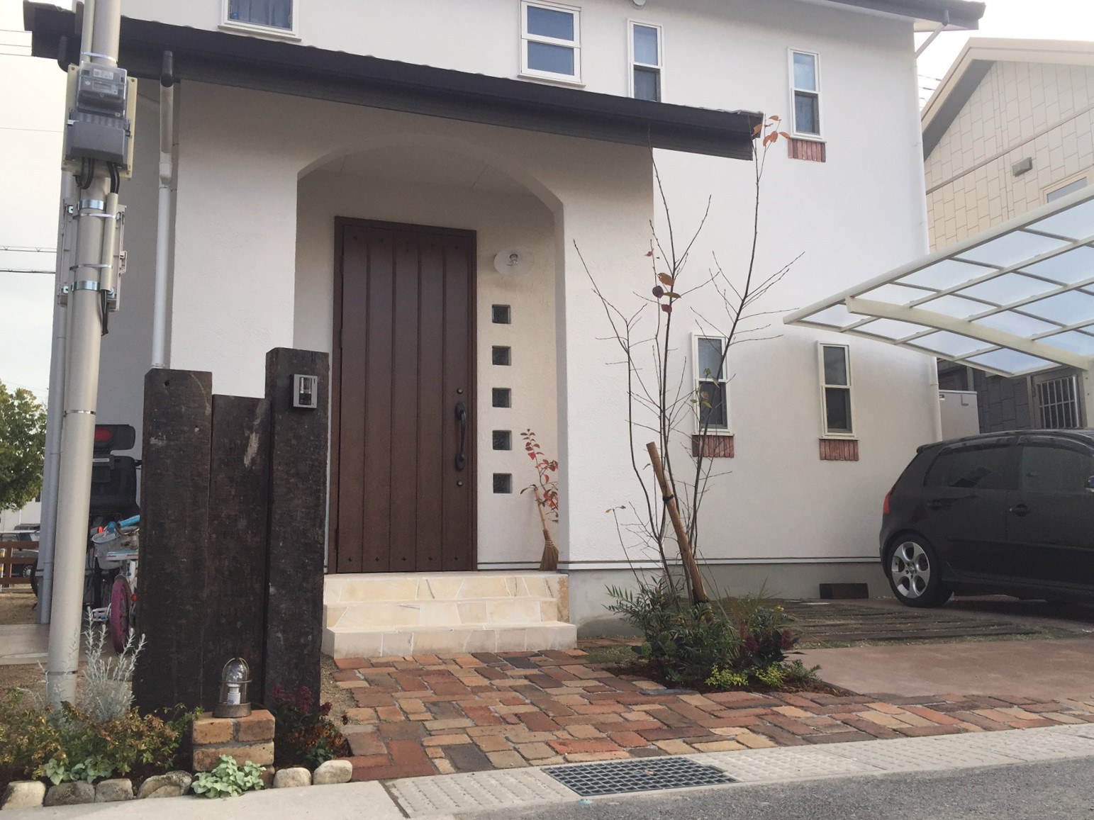 枕木とアンティークレンガのナチュラルなお庭　姫路市O様邸完成冬