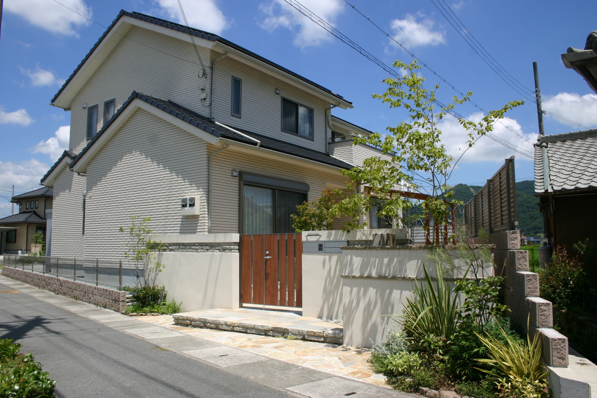 雑木を取り入れたナチュラルな庭　姫路市H様邸