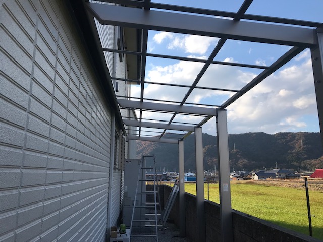 建物にビスを打たない　建物保証に問題のない屋根工事