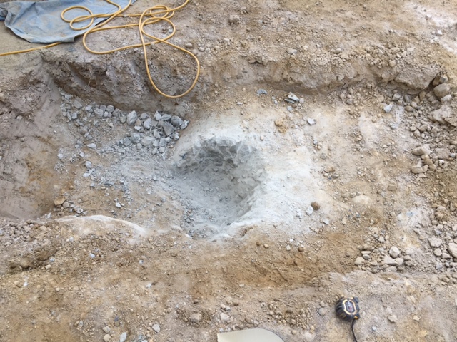 姫路市M様邸新築外構工事掘削石ハツリ