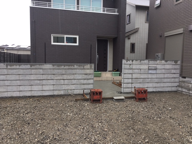 姫路市N様邸新築外構工事　門回り下地ブロック積み1