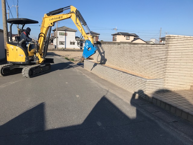 塀を壊して車庫スペースを設けるリフォーム