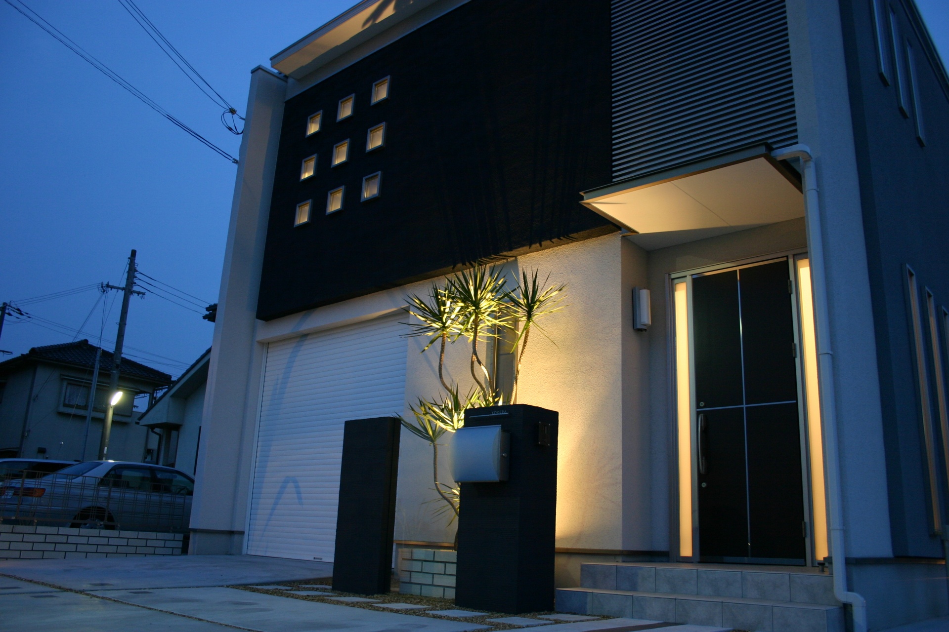 ガラスを使用した都会的なデザイン　姫路市K様邸