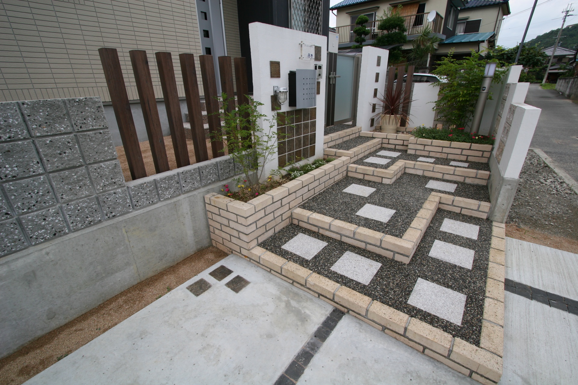 太子エクステリアポイント　ホワイトステップ煉瓦外構