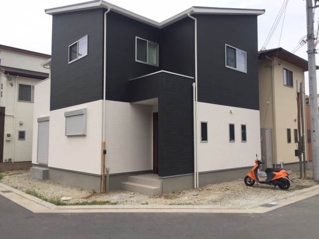 建物と調和した白と黒のモダンエクステリア　加古川市N様邸施工前