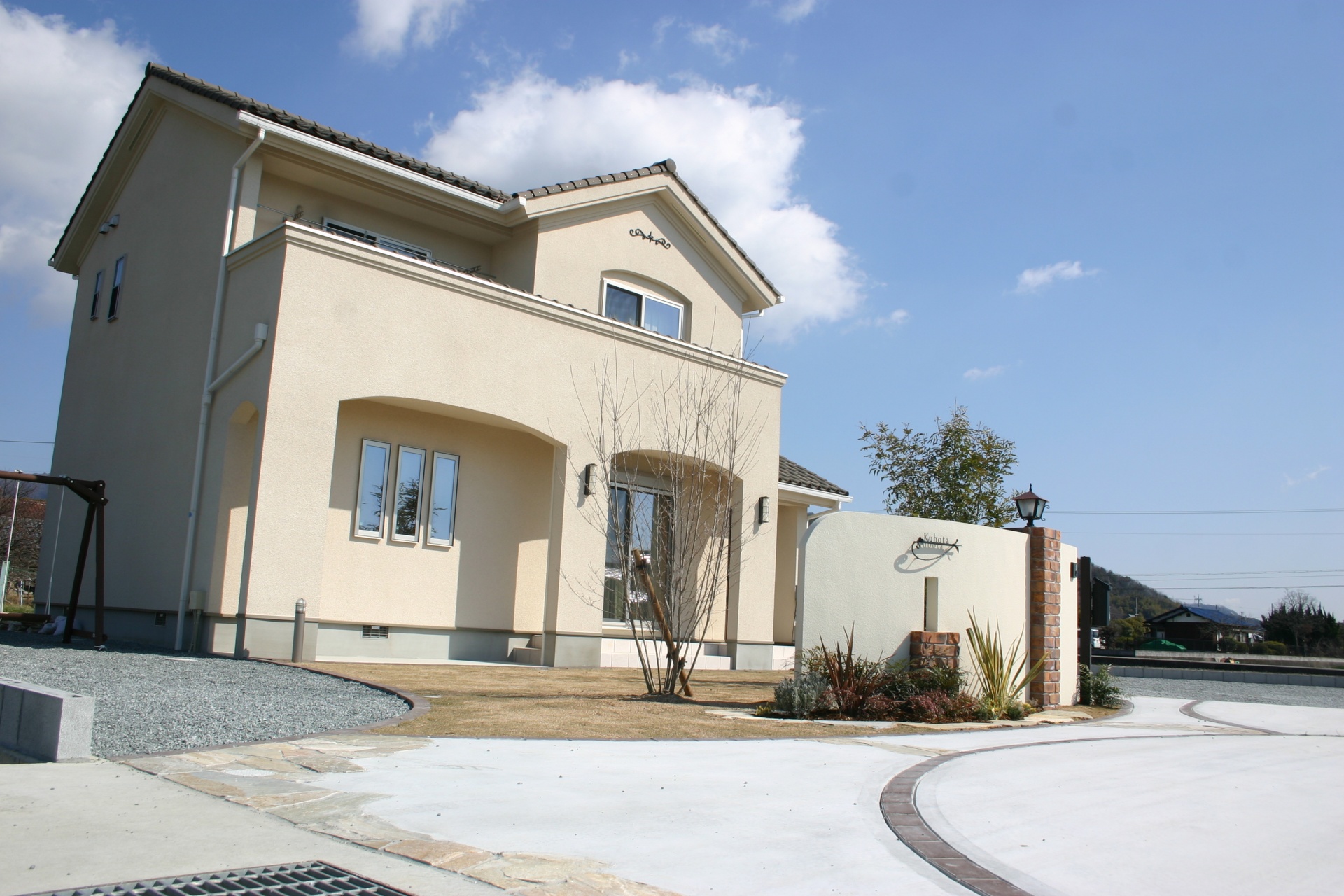 レンガポイントの曲線エクステリア　　たつの市K様邸