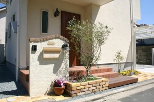 レンガ花壇にオリーブの木 姫路市o様邸 姫路市の外構 エクステリア エクステージ