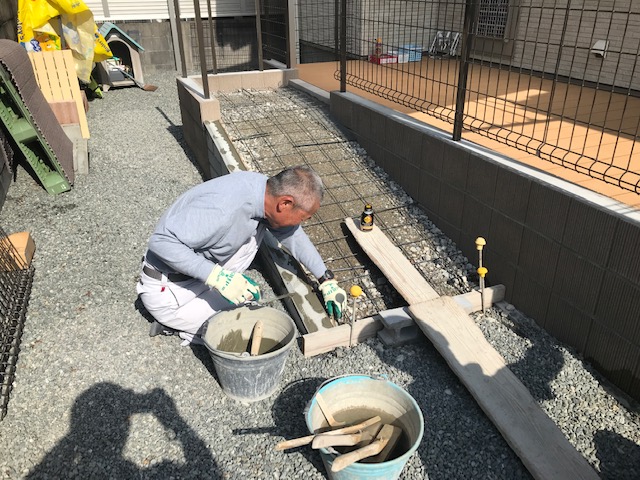 ワンちゃんのための物干し場兼日向ぼっこスペースウッドデッキ　姫路外構