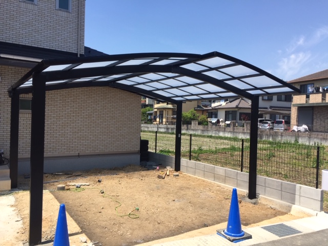 奥行違いカーポートネスカR　M合掌ブラック