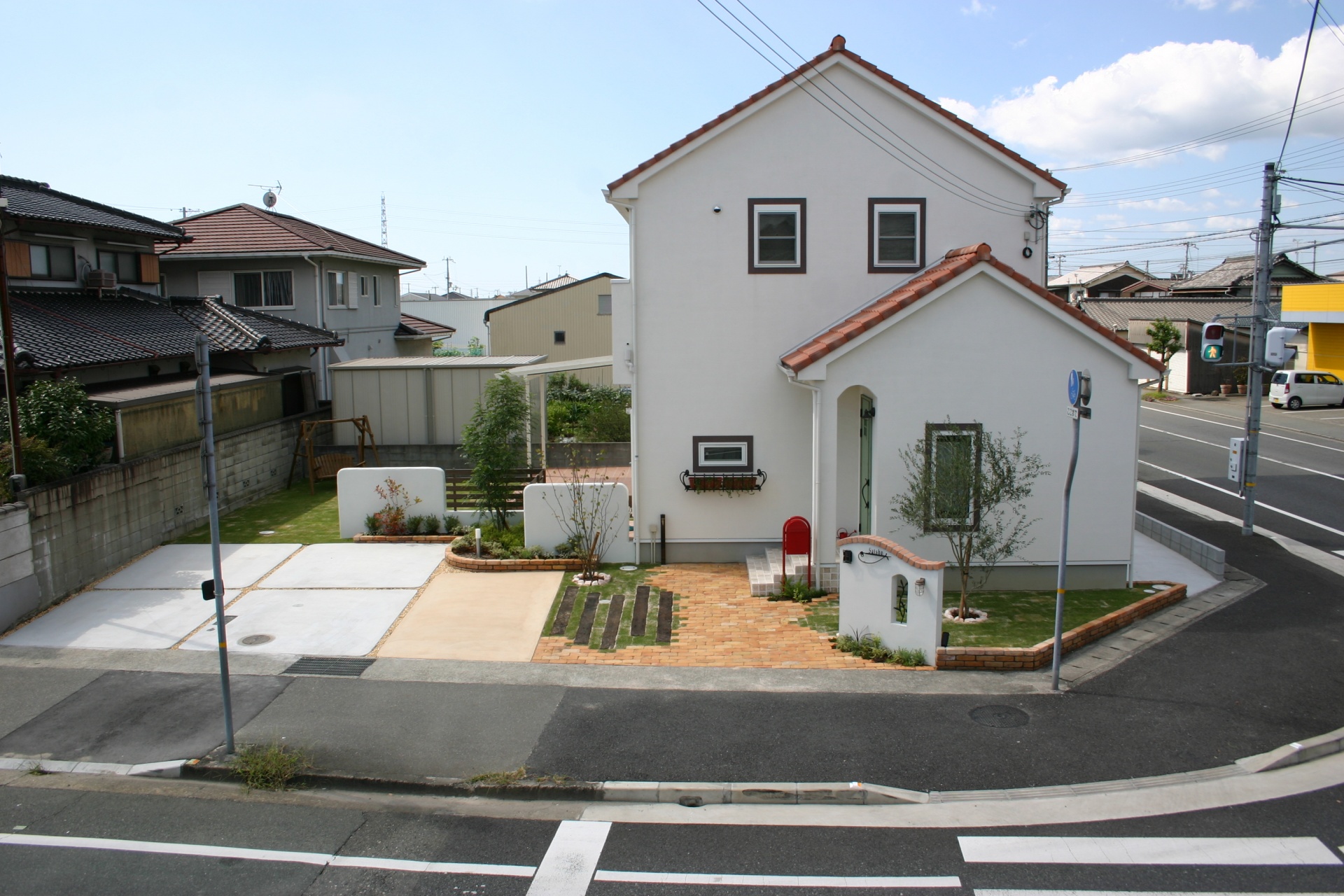 耐火煉瓦と白壁｜緑のある素敵な空間　姫路市S様邸