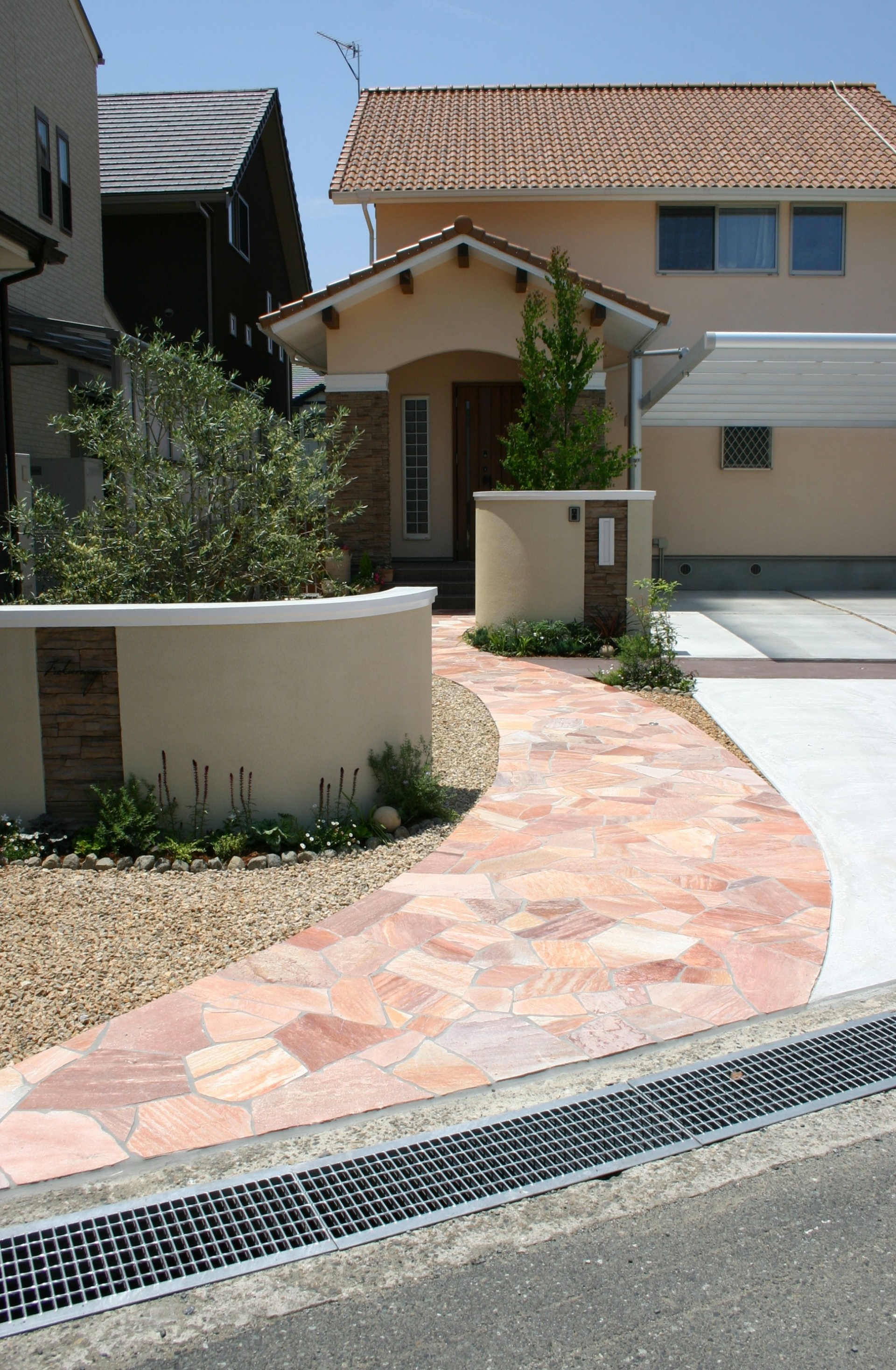 美しい自然石曲線アプローチ　たつの市F様邸3