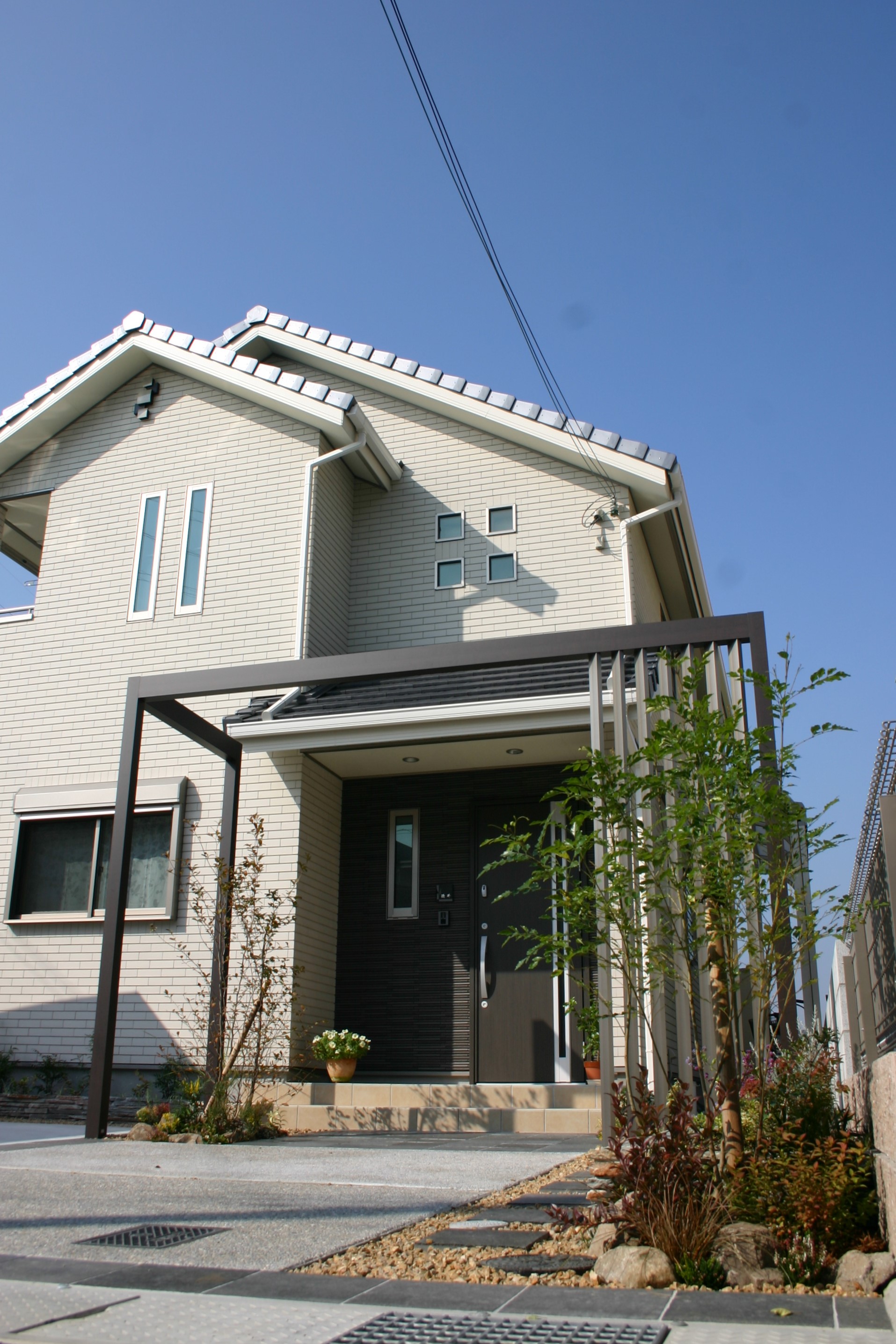 Ｇフレームデザイン縦格子で駐輪場目隠し　高砂市U様邸