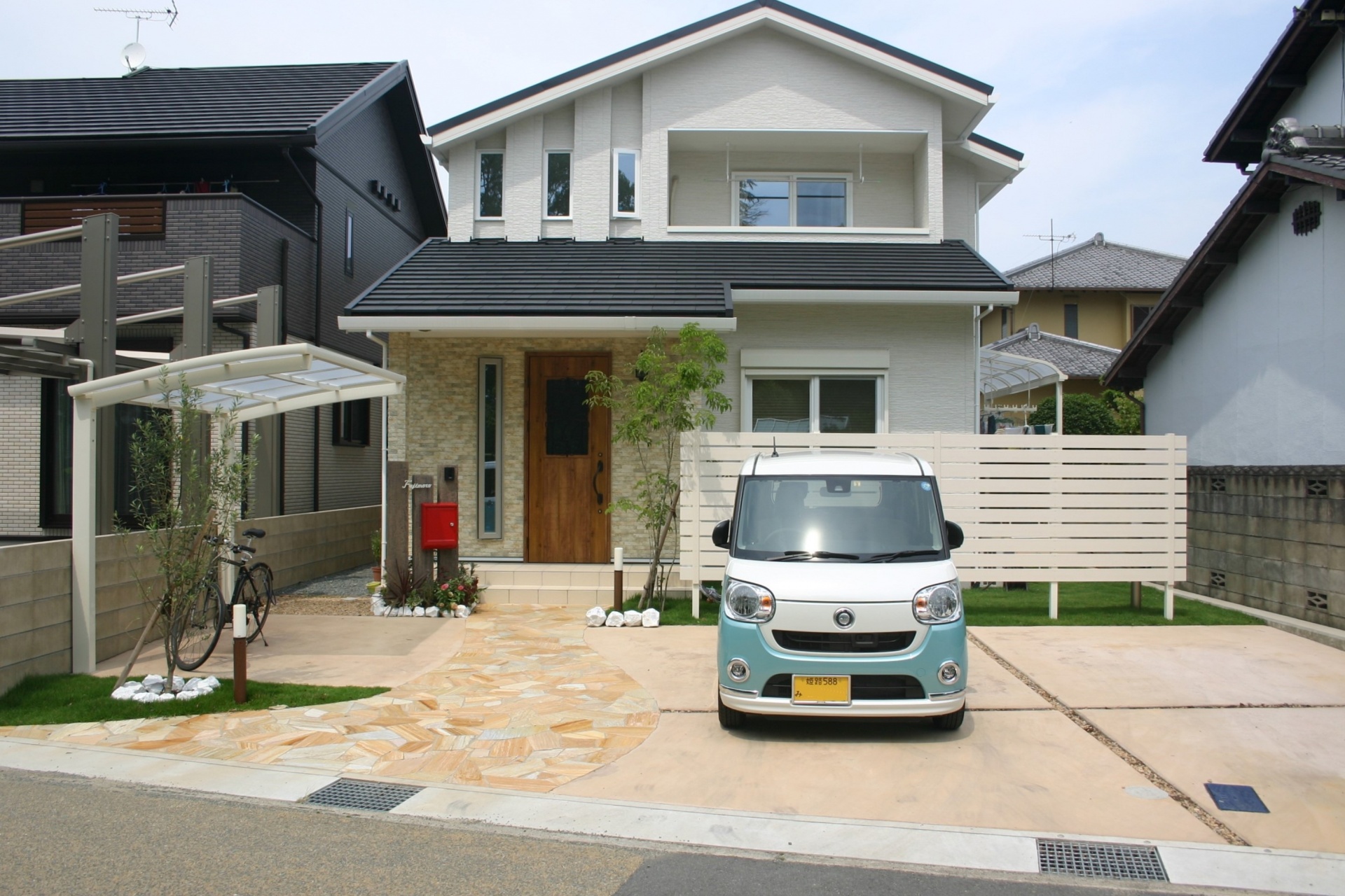 自然石乱張りアプローチ　加古川市F様邸2