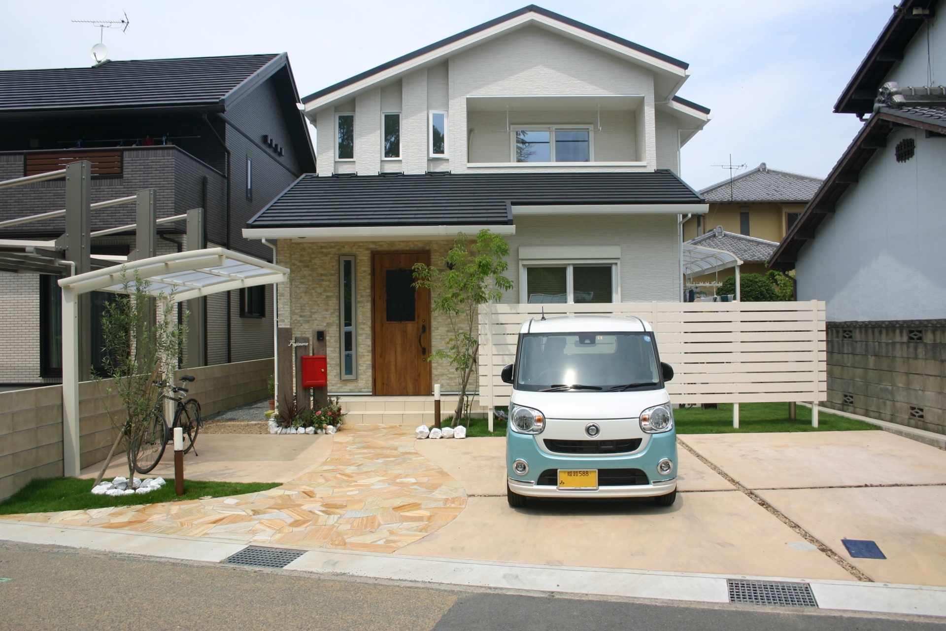 青々とした芝生がきれいなお庭　加古川市F様邸