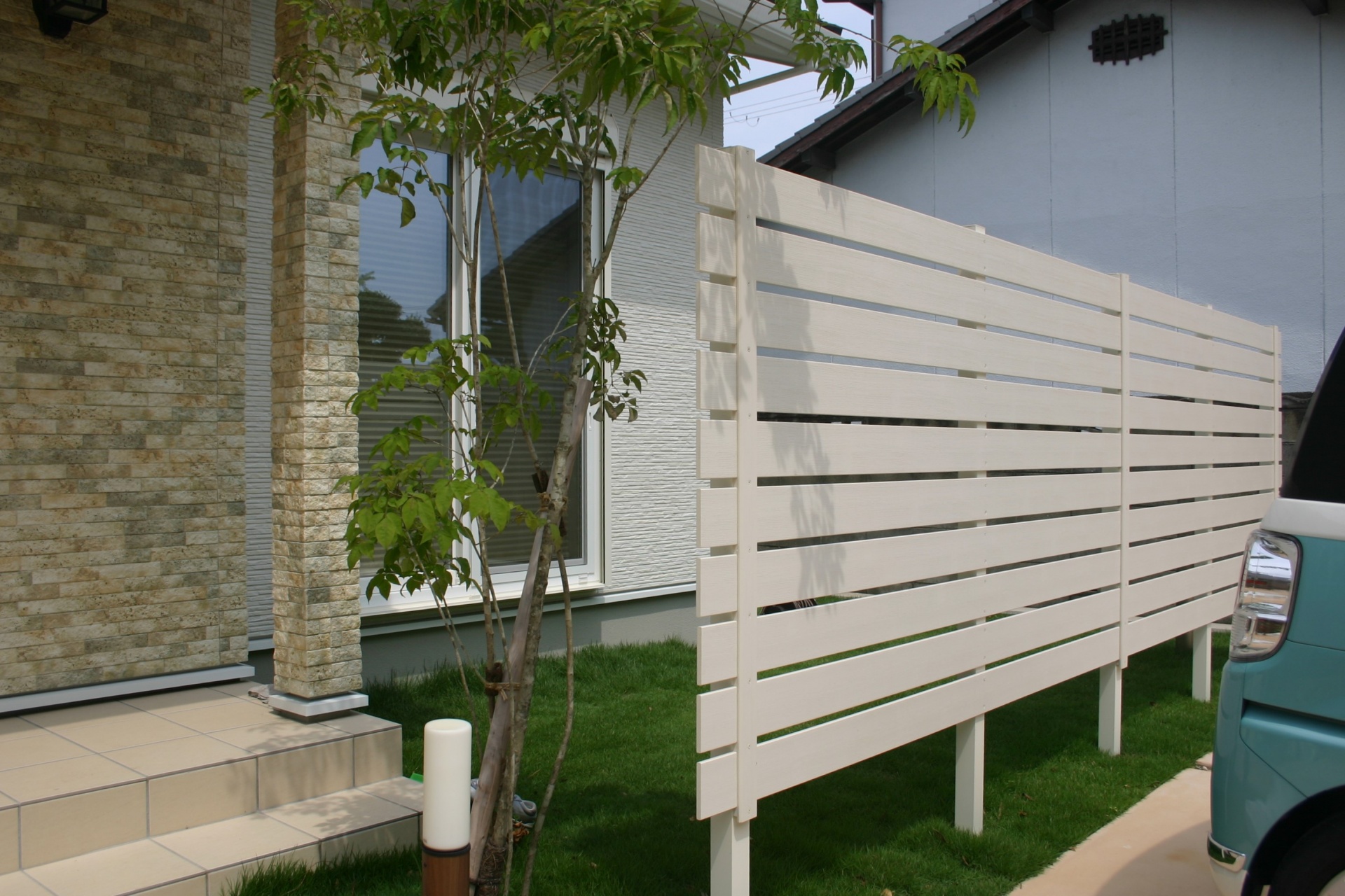 目隠しフェンス　ディーズガーデン：アルファウッド横張り