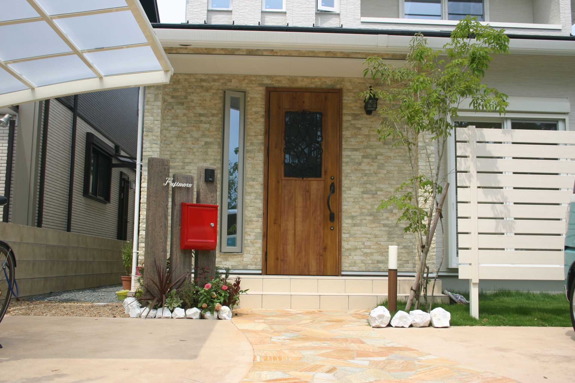 枕木風門柱　東洋工業レイルスリーパー加古川市F様邸