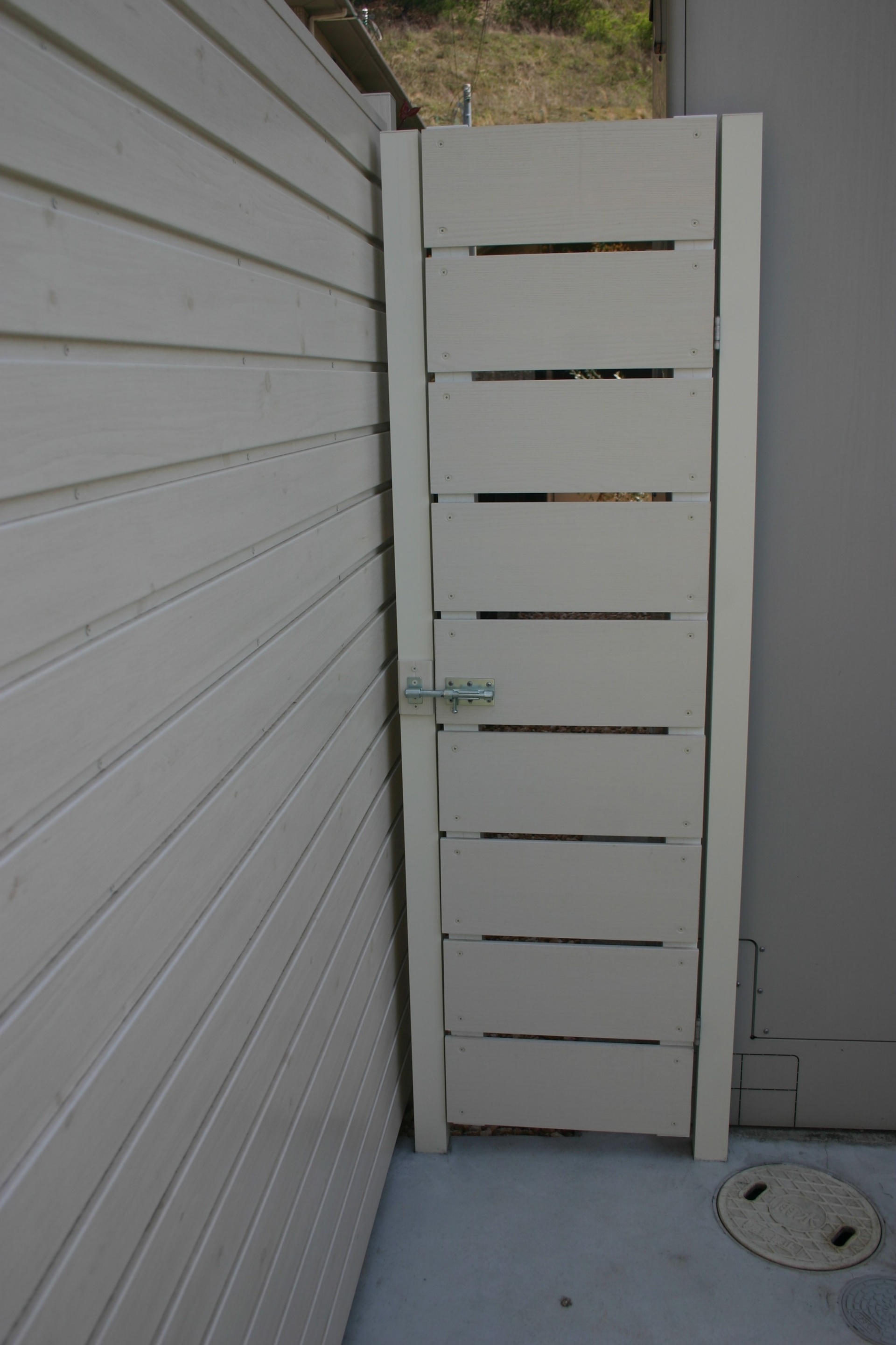 狭小箇所もオリジナル扉で自由自在にアルファウッド使用