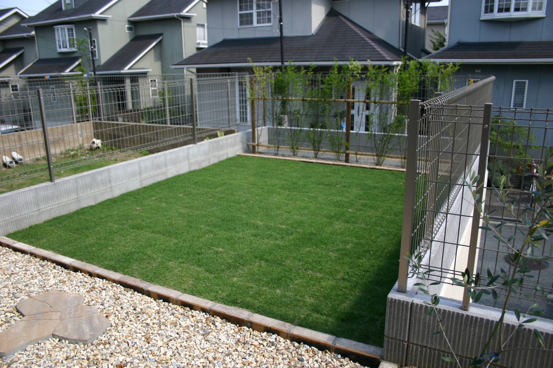 太子エクステリアポイント　高台の上のガーデングリーンスペース