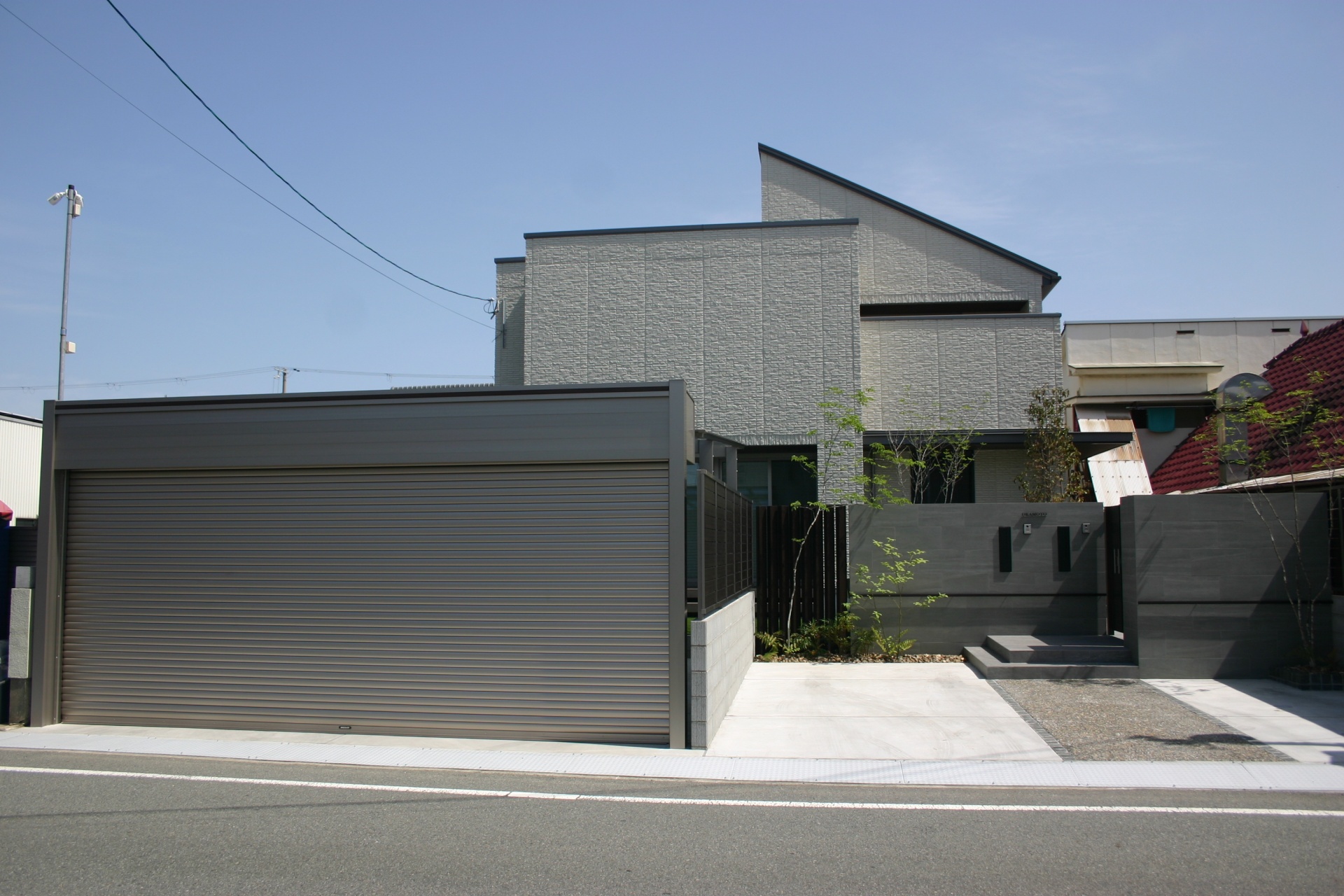 2台分電動ワイドシャッター　アルミスラット仕様LIXIL