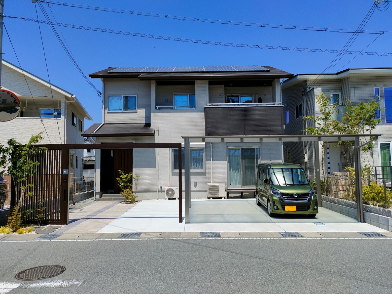 建物デザインを引立たせるシンプルアーチ　たつの市U様邸全景