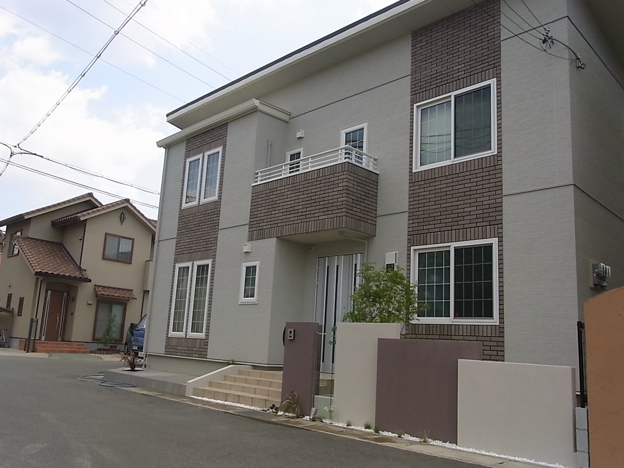 ツートンデザインとガラスパネル　福崎町Ｔ様邸