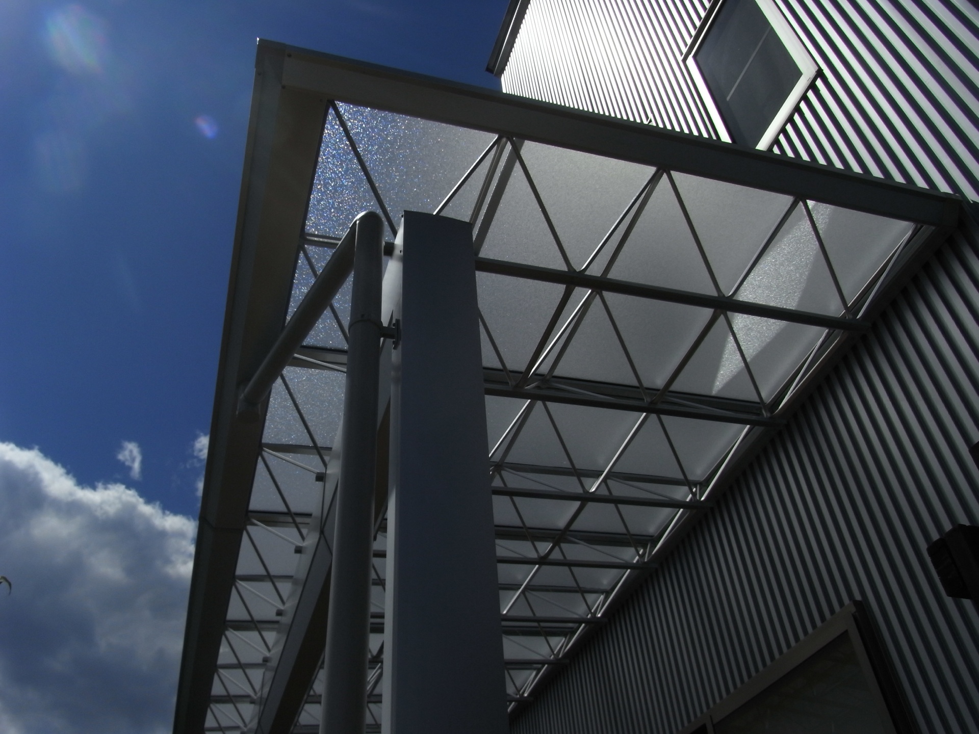 真夏の日差しをMシェードでやさしくカット