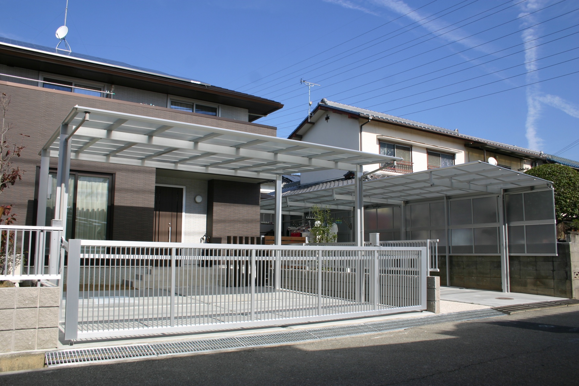 木目でアクセントのある門回り　姫路市F様邸2