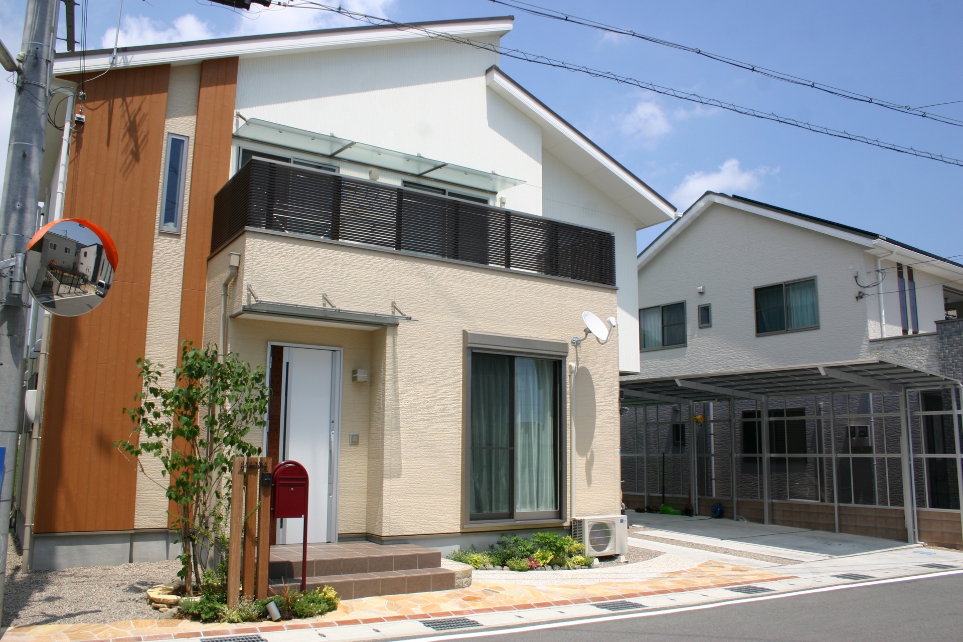 ウリン材スリットで自然な門回り　たつの市H様邸2