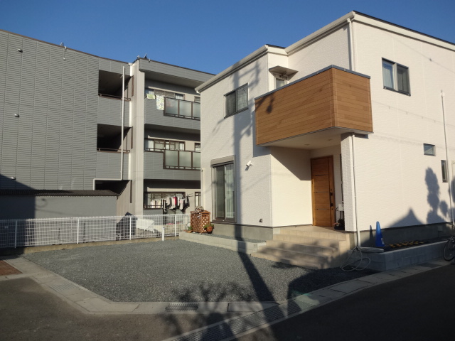 木目で建物と統一感のあるデザイン　姫路市F様邸施工前1
