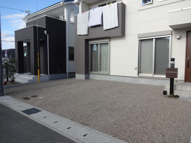 シンボルツリーが映える曲線アプローチにリフォーム　姫路市M様邸3