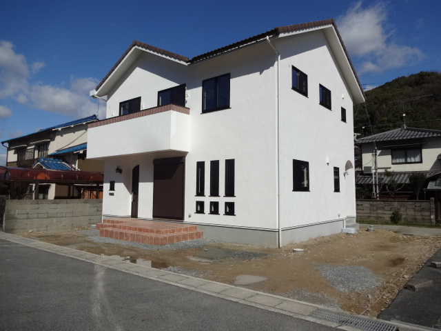 曲がりくねったレンガアプローチのお庭　姫路市A様邸3