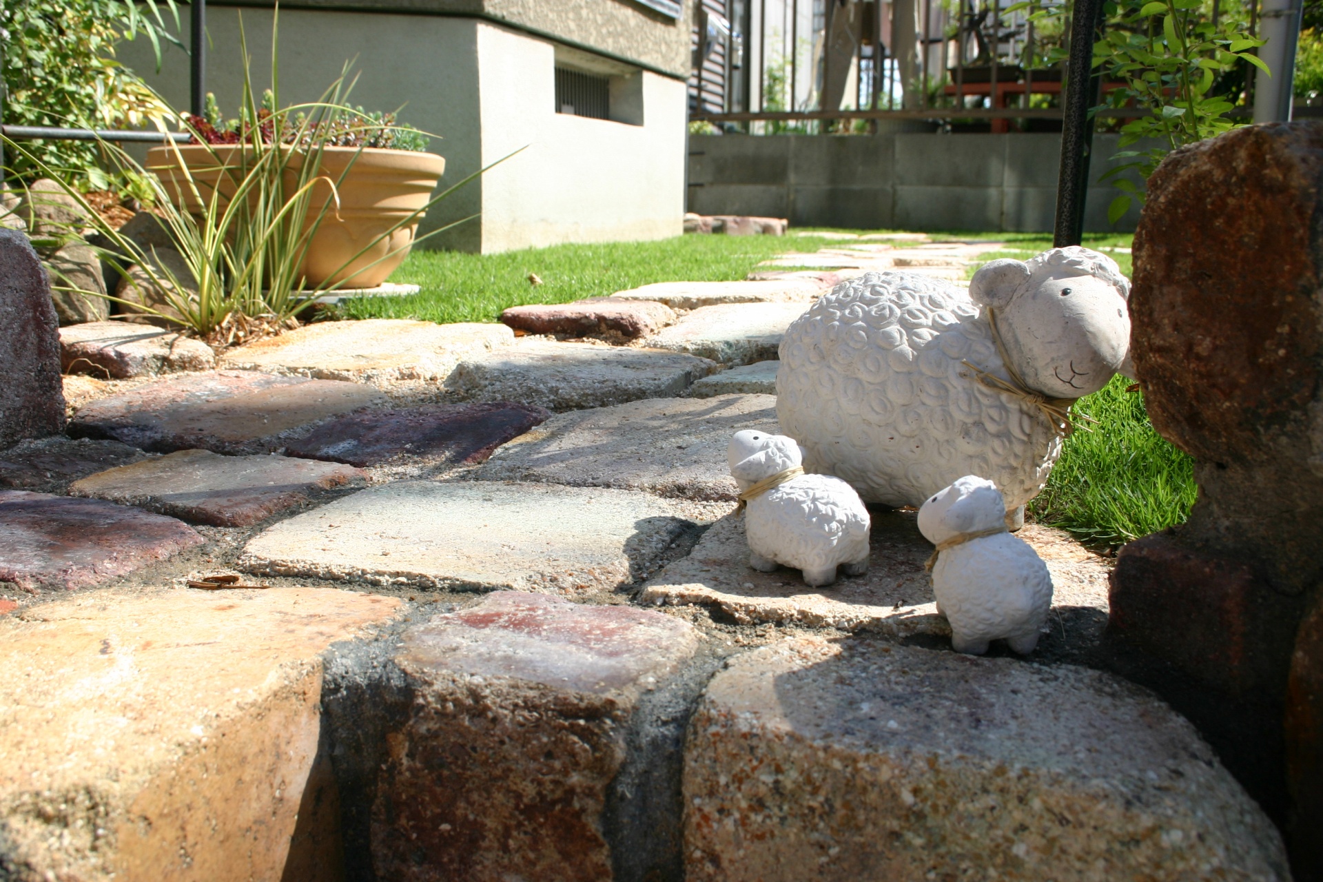 耐火煉瓦でおしゃれにリフォーム たつの市Y様邸施工後お庭に似合う小物 耐火煉瓦でおしゃれにリフォーム たつの市Y様邸施工後お庭に似合う小物